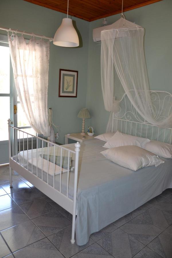 Mihaila Seaside: 2 Bedroom Bungalows Kefalonia Spartia  Dış mekan fotoğraf