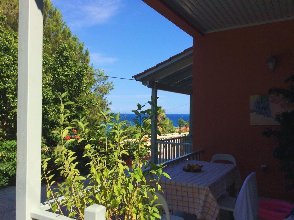 Mihaila Seaside: 2 Bedroom Bungalows Kefalonia Spartia  Dış mekan fotoğraf